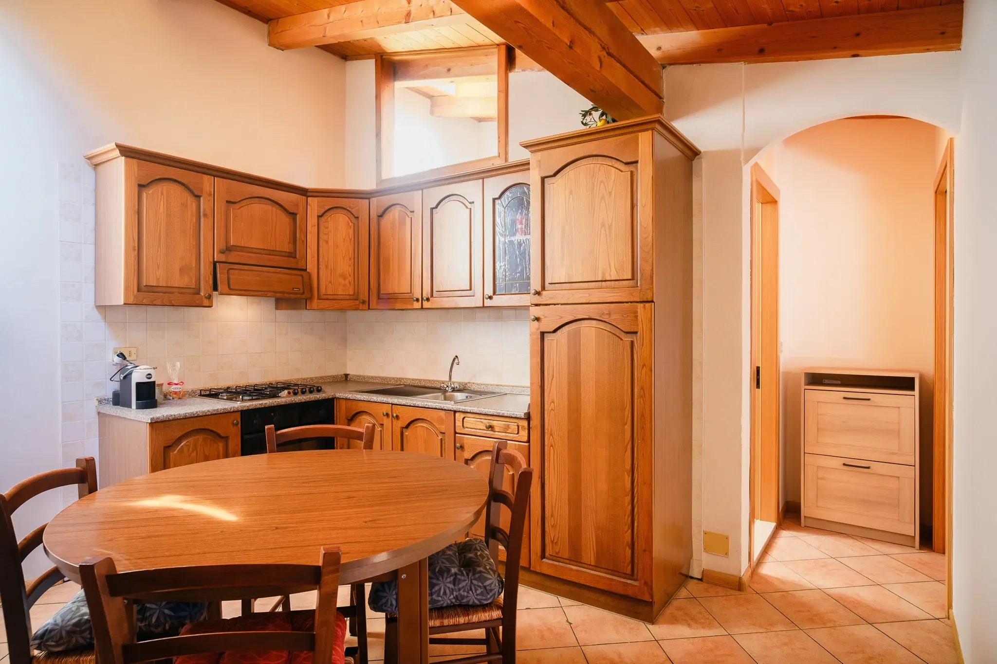 Il tavolo e la cucina in legno di Achillea